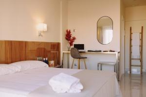 Apartamentos Buendia Suites - Torremolinos Centro客房内的一张或多张床位