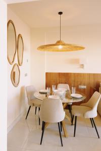 Apartamentos Buendia Suites - Torremolinos Centro的休息区