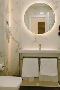 Apartamentos Buendia Suites - Torremolinos Centro的一间浴室