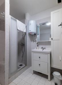 O baie la Villa Eugenia +57 fotografii