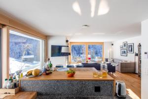 Drykkir á NEW Modern 4BR Villa with Mountain Views in Davos