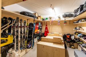 Mynd úr myndasafni af NEW Modern 4BR Villa with Mountain Views in Davos í Davos
