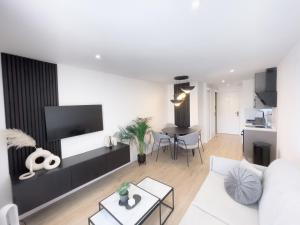 Televízia a/alebo spoločenská miestnosť v ubytovaní Appartement Étoilé, Clim, Plage, Terrasse, Parking + 6 fotografií