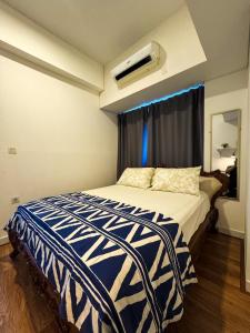 Un pat sau paturi într-o cameră la Apt Casa De Parco 1BR With WiFi, Pool & Netflix by Damaresa
