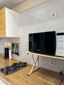 O bucătărie sau chicinetă la Apt Casa De Parco 1BR With WiFi, Pool & Netflix by Damaresa