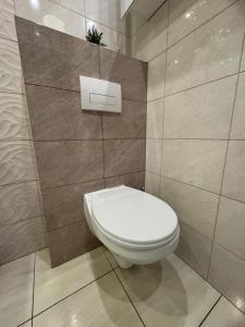 Ένα μπάνιο στο Apartament Delfin Wspólna Centrum -Kielce Główne -Garaż Podziemny -f-vat +37 φωτογραφίες