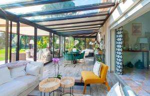 Χώρος καθιστικού στο Cozy Home In Graveson With Wifi