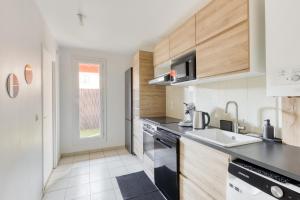 a kitchen with a sink and a counter top at Terracotta Room - Proche Stade de France & CDG & Paris in Saint-Denis