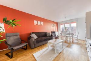 a living room with a couch and a table at Terracotta Room - Proche Stade de France & CDG & Paris in Saint-Denis