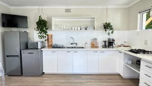 Η κουζίνα ή μικρή κουζίνα στο Rexford Cottage +11 φωτογραφίες