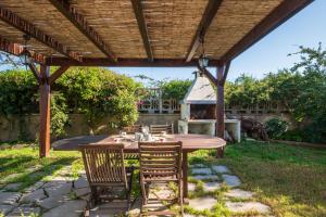 Zahrada ubytování Big Beach Villa S Andrea- Privat Parking-Netflix-Self Ck -450m From the beach