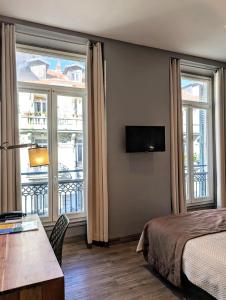 TV a/nebo společenská místnost v ubytování H33 Hôtel