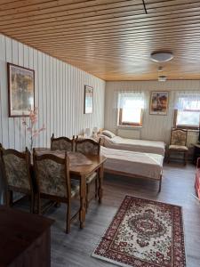 a living room with a table and a bed at Weesby Süderstraße 3.3 in Weesby