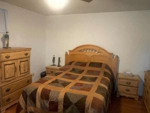 Ένα ή περισσότερα κρεβάτια σε δωμάτιο στο Chalet à la Baie Boudreault