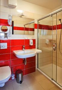 Bilik mandi di Hotel Joseph 1699