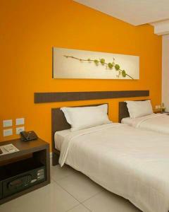 Ліжко або ліжка в номері V Hotel Tebet