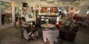 Ruang duduk di Mini Hotel Causeway Bay