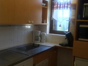 Kuchyň nebo kuchyňský kout v ubytování Studio Cabine 33m² – Pied des Pistes, Balcon Sud, Animaux Admis - FR-1-515-79 + 3 fotografie
