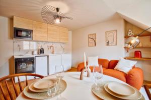 Kuchyň nebo kuchyňský kout v ubytování Logement Cozy décoré avec gout + 8 fotografií