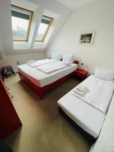 Postel nebo postele na pokoji v ubytování Hotel U Tří volů