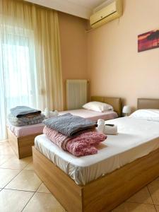 A bed or beds in a room at Ammos Apartments