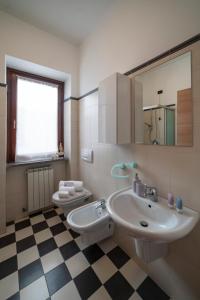 Et badeværelse på La Casa dei Carta-new & chic