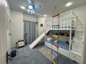 Ένα ή περισσότερα κρεβάτια σε δωμάτιο στο Apartment in Karachi
