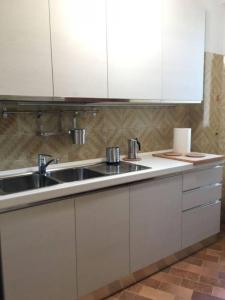 a kitchen with white cabinets and a sink at Casa elegante in riva al mare in Vasto