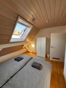 a large bed in a room with a window at Rebhof Bahlingen Ferienwohnung Nr 18 Riesling in Bahlingen
