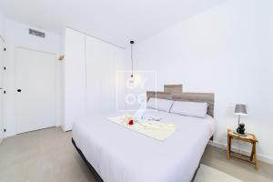 Postel nebo postele na pokoji v ubytování Isla de la Sierra lake mountain views by OYOOSTAYS + 30 fotografií