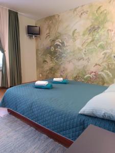 Ένα ή περισσότερα κρεβάτια σε δωμάτιο στο Вілла На Гірській