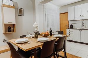 Kuchyň nebo kuchyňský kout v ubytování Apartman Tihana