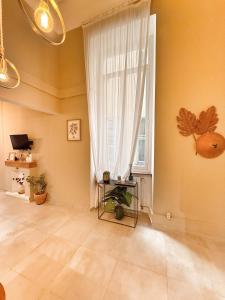 Μια τηλεόραση ή/και κέντρο ψυχαγωγίας στο Spacious Loft, Duplex, Old Town, 3 bedrooms - EASY CHECK-IN