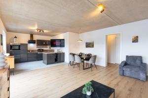 Dapur atau dapur kecil di Pitlane Apartment 3 +8 gambar