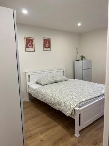 Ένα ή περισσότερα κρεβάτια σε δωμάτιο στο Simple & Stylish Studio