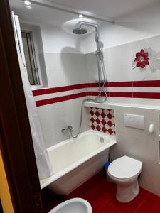 Ένα μπάνιο στο Apartament panoramic