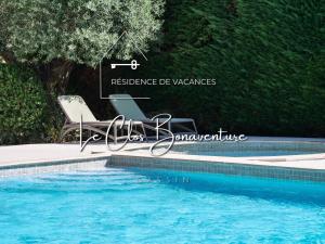 Bazén v ubytovaní Rêves du Sud plage à pied et Saint Tropez V alebo v jeho blízkosti