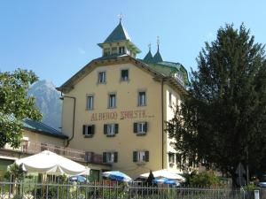 Budova, v ktorej sa hotel nachádza