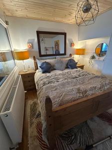 Postel nebo postele na pokoji v ubytování Bay View Hideaway Lahinch