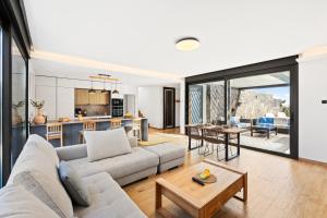 Χώρος καθιστικού στο Villa La Tabaiba- Bright open spaces, private & heated pool