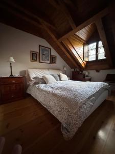 a bedroom with a large bed in a attic at Lo somni del riu in Llavorsí