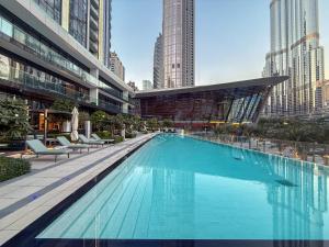 Bazén v ubytování Hermes-Style 2BR, Full Burj Khalifa View - Infinity Pool - Full Fountain View nebo v jeho okolí