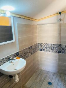 Koupelna v ubytování Auberge L'Oasis Mhamid
