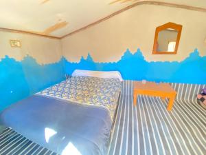 Postel nebo postele na pokoji v ubytování Auberge L'Oasis Mhamid