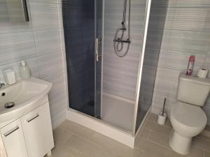 Ένα μπάνιο στο Apartament Cykady pod Warszawą