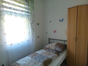 Postel nebo postele na pokoji v ubytování "PHÖNIX" mit Garten, bis 8 Personen, 1A Lage!