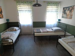 Postel nebo postele na pokoji v ubytování "PHÖNIX" mit Garten, bis 8 Personen, 1A Lage! + 19 fotografií