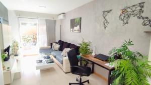 Część wypoczynkowa w obiekcie Apartamento Las 3P Piscina, Paz y Patio privado