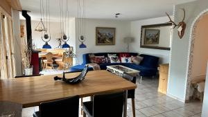 a living room with a blue couch and a table at Chalet apartment & mountain view in Saas