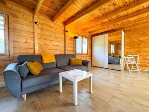 a living room with a couch and a table at Nadmorska Kępa in Kąty Rybackie